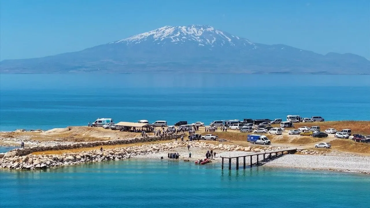 Van'da göle giren 2 kardeş hayatını kaybetti