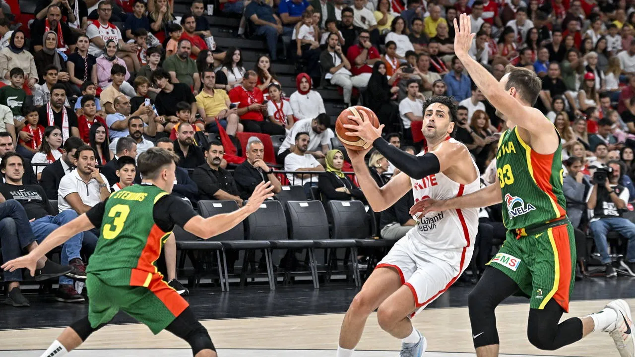 Türkiye Litvanya’yı 94-66 Yendi: 12 Dev Adam 7’de 7 Yaptı
