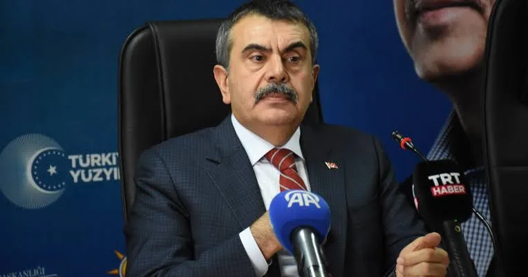 Milli Eğitim Bakanı Yusuf Tekin, Şişli’de iki devlet okulunda düzenlenen siyasi parti toplantılarına ilişkin Meclis soru önergesini yanıtladı.