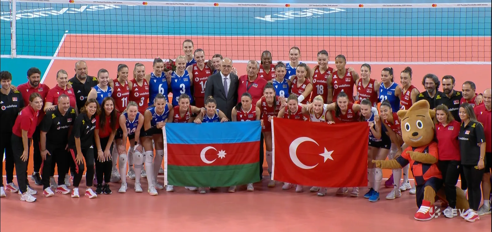 Filenin Sultanları, Avrupa Şampiyonası son 16 turunda Azerbaycan’ı 3-0 mağlup ederek çeyrek finale yükseldi.