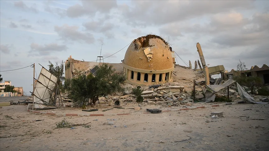 İsrailli yerleşimciler, Batı Şeria’nın Nablus kentine bağlı Bizarya beldesindeki Nureddin Zengi Camisi’ni yakmaya çalıştı.