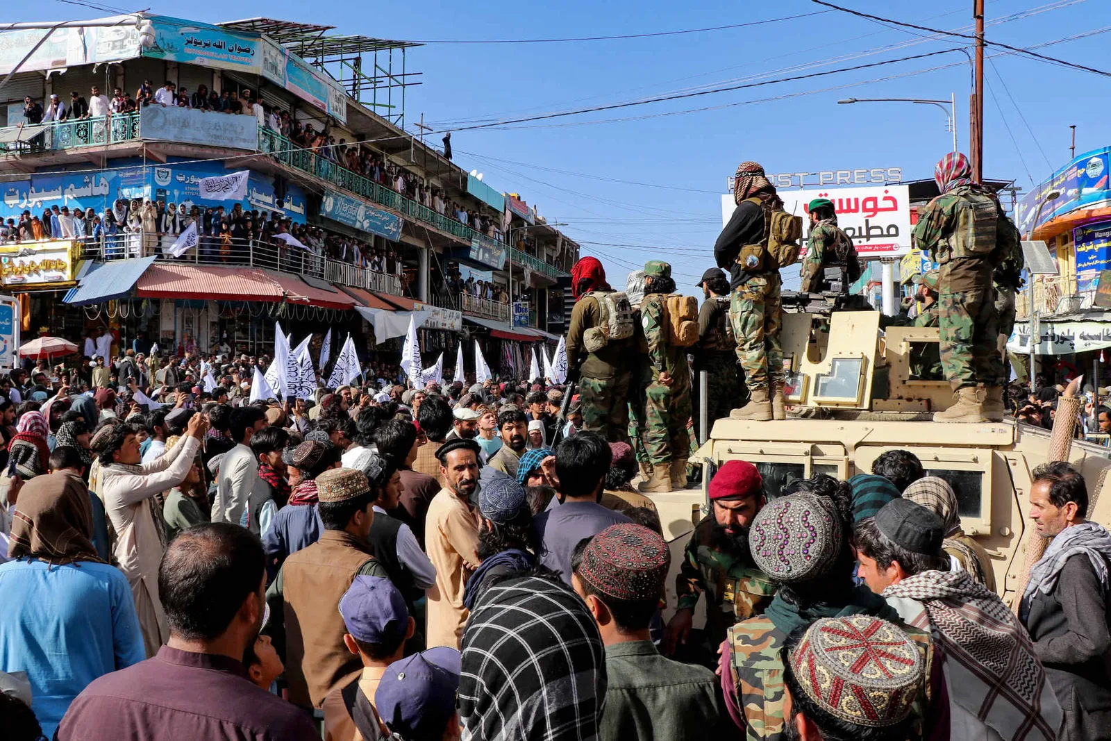 Afganistan'a geri gönderilen altı milyon kişinin Taliban ile yaşam mücadelesi