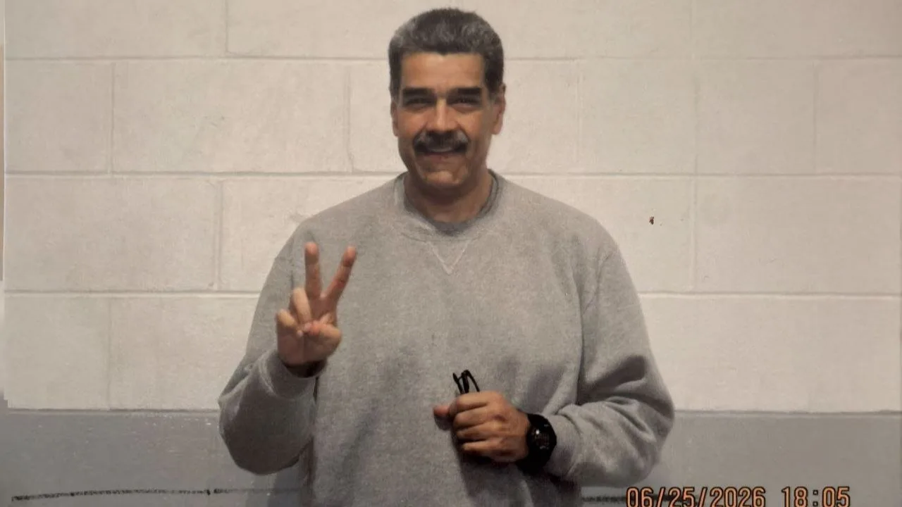 ABD’de tutulan Nicolás Maduro’nun cezaevinden yayımlanan fotoğraflarının 25 Haziran’da, Venezuela’daki büyük depremlerin ertesi günü çekildiği açıklandı.