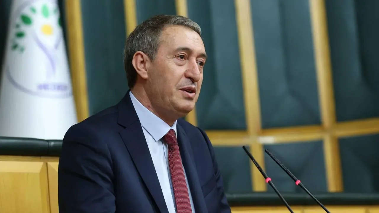 DEM Parti Eş Genel Başkanı Tuncer Bakırhan, 53 ismin yayımladığı Alevi Aydınlar Bildirgesi’ne yönelik açıklamalarda bulundu.