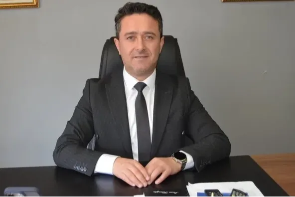 AK Parti Zonguldak Merkez İlçe Başkanı Sezer Köroğlu, yönetim kurulu toplantısının ardından görevinden istifa ettiğini açıkladı.