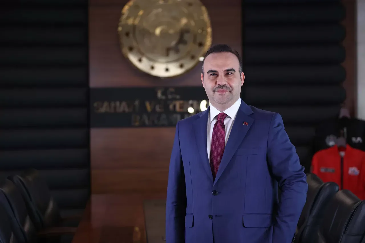 Sanayi ve Teknoloji Bakanı Mehmet Fatih Kacır, G20 İnovasyon Bakanları Toplantısı’nda Türkiye’nin yapay zekâ ve veri merkezi yatırımlarına ilişkin hedeflerini açıkladı.