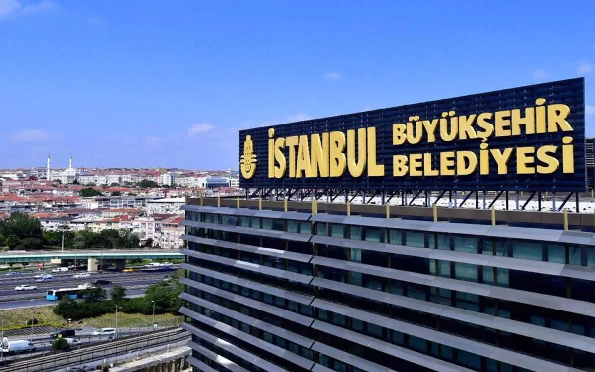 İstanbul Büyükşehir Belediyesine yönelik ihale soruşturması kapsamında düzenlenen operasyonda üst düzey belediye yöneticilerinin de aralarında bulunduğu isimler gözaltına alındı.