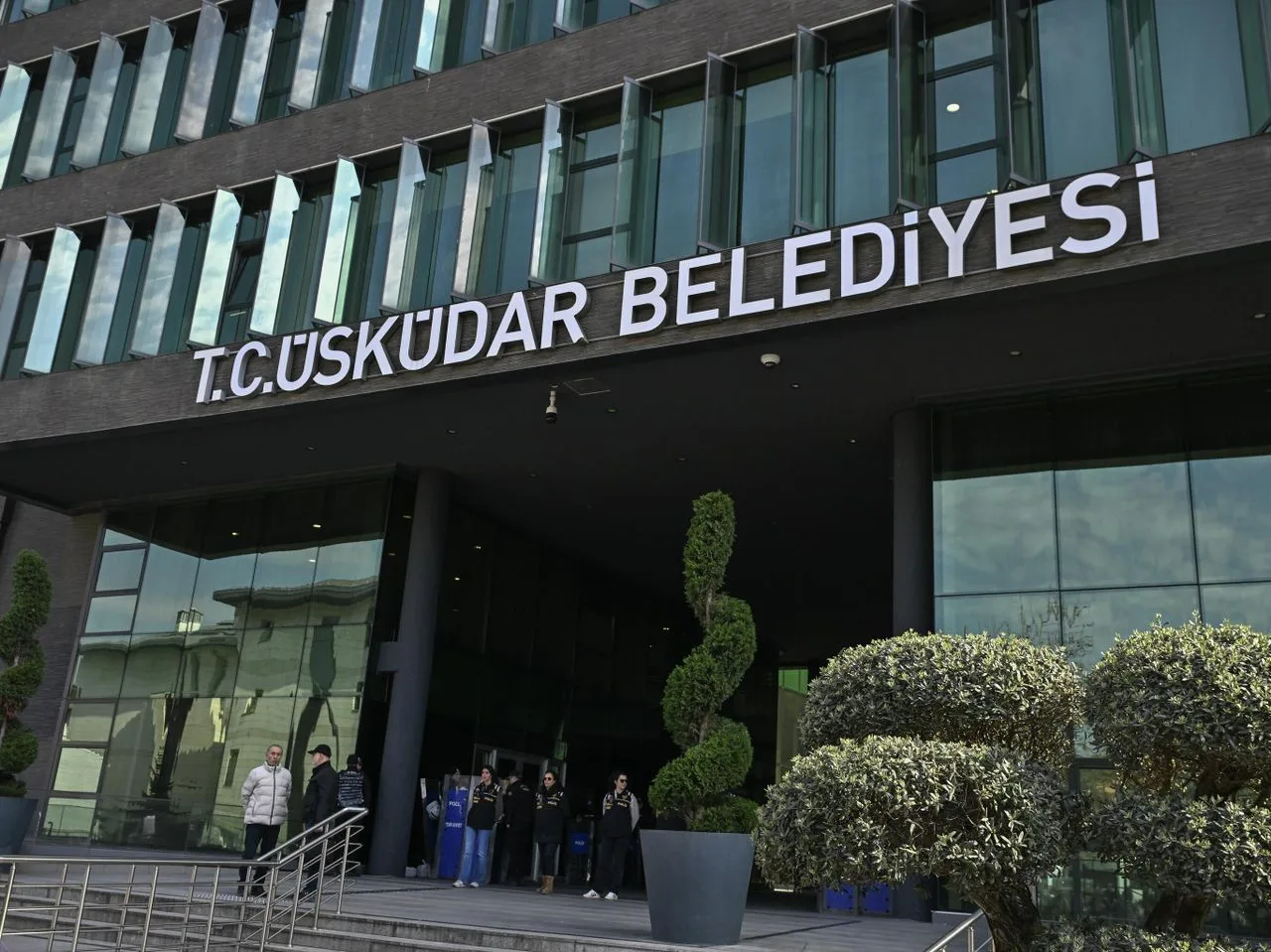 Üsküdar Belediye Meclisi, mahkemenin yürütmeyi durdurma kararı ve itiraz sürecinin ardından 5 Eylül’de yeniden başkanvekili seçimi yapacak.