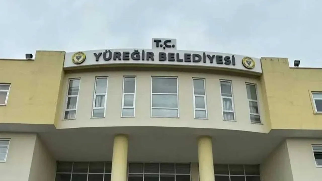 Adana 2. İdare Mahkemesinin kararıyla Yüreğir Belediye Başkanvekilliği görevi AK Partili Tarık Özünal’a geçti.