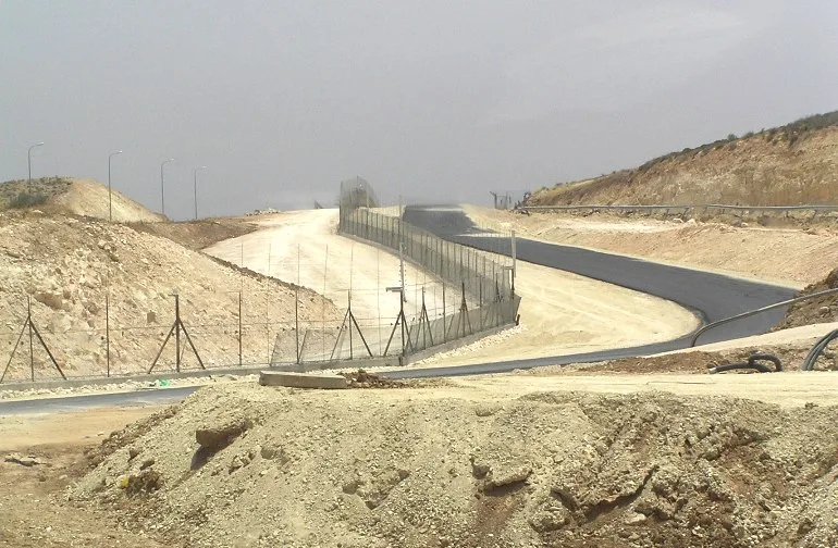 Filistinli kurumlar, Batı Şeria’nın Ramallah-El Bire, El Halil, Nablus ve Beytüllahim bölgelerinde İsrailli yerleşimcilerin 14 saldırı gerçekleştirdiğini bildirdi.
