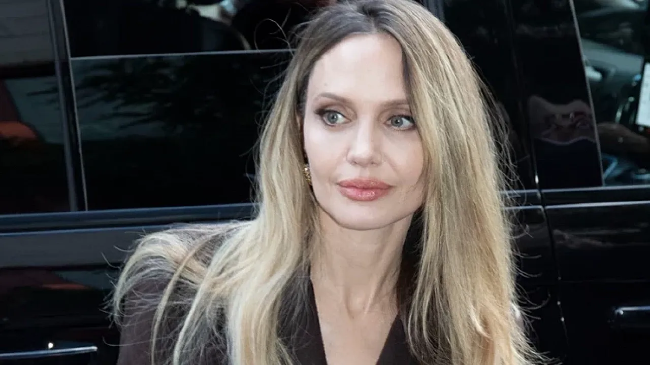 Angelina Jolie Hollywood'dan Uzaklaşarak Yeni Bir Hayata Başlamaya Hazırlanıyor