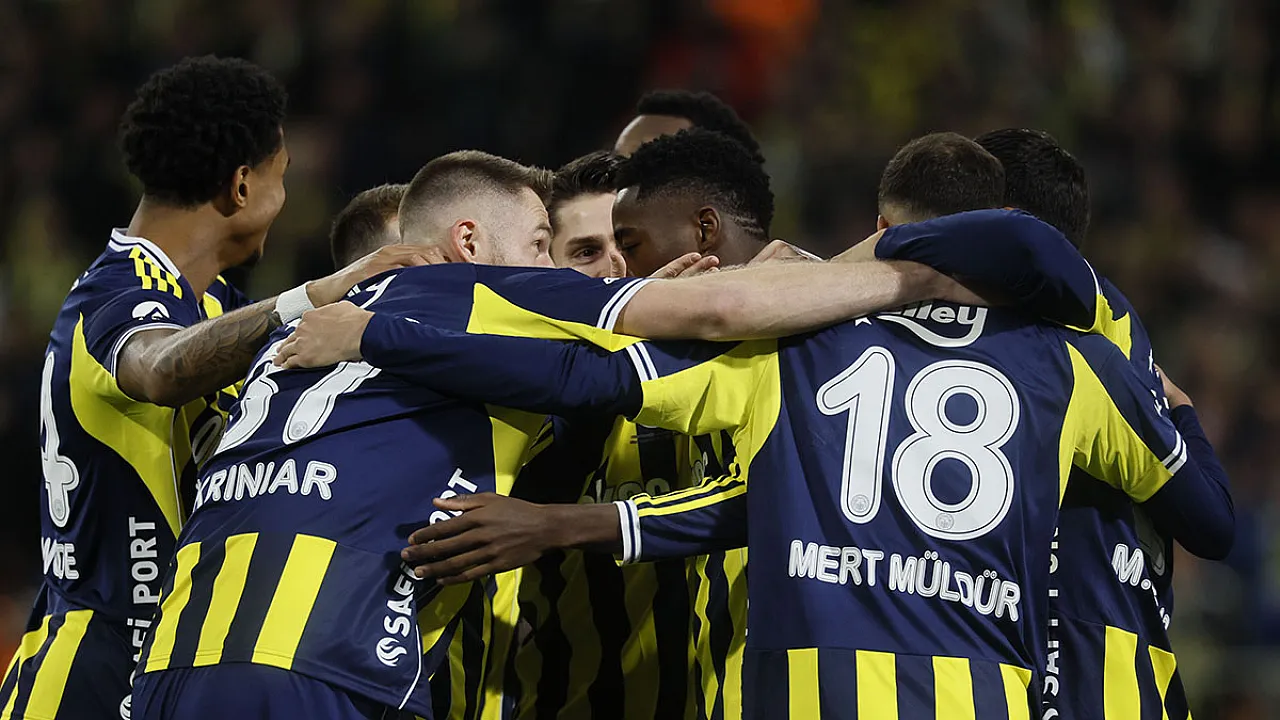 Fenerbahçe Samsunspor Engelini İki Golle Aşarak Süper Kupa Finaline Yükseldi
