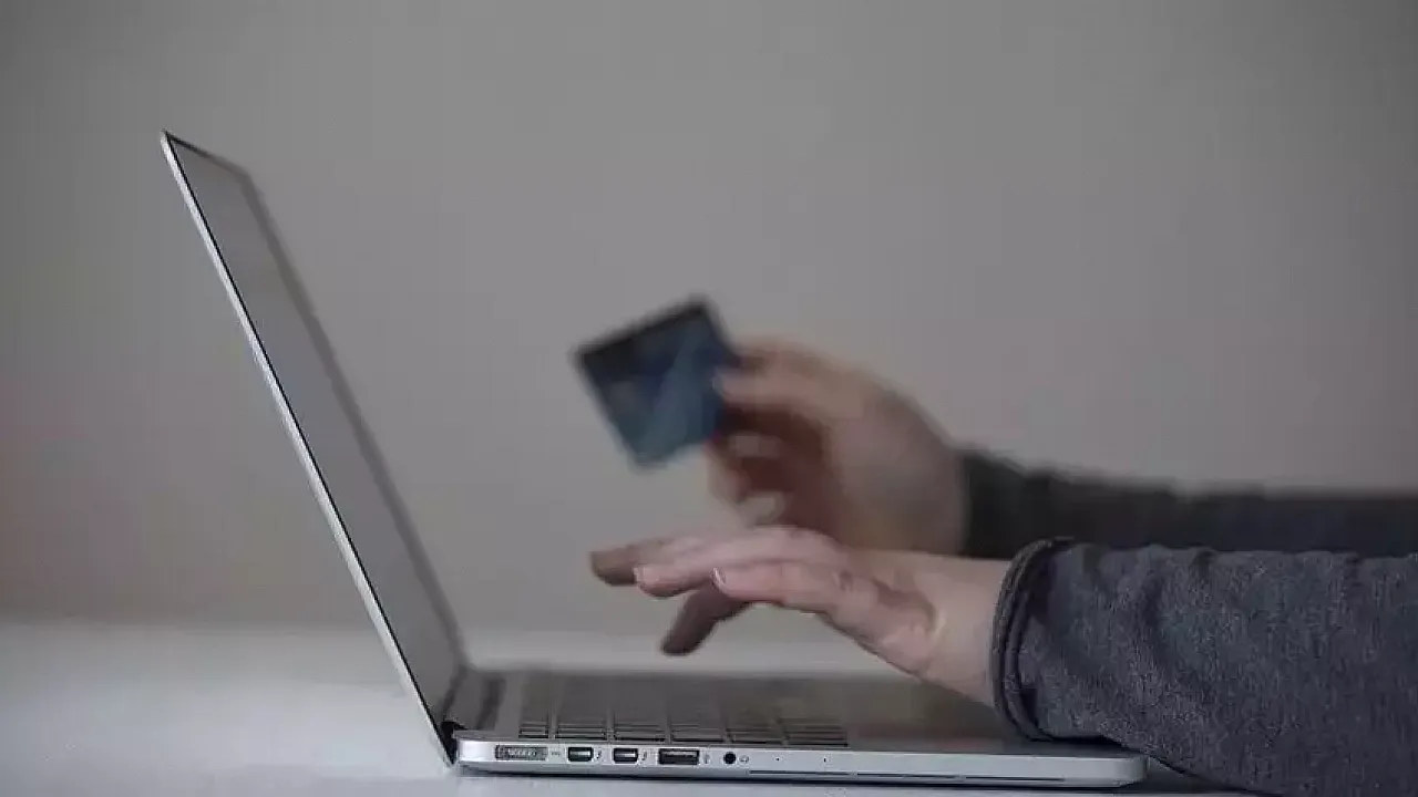 Yurt Dışı Alışverişlerde Vergisiz Muafiyet Dönemi Tamamen Kapanıyor