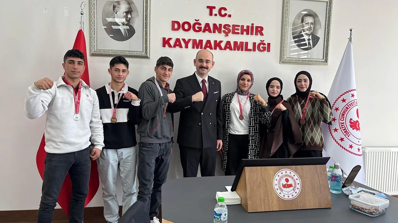 Bilek Güreşinde Şampiyonluk Kürsüsü Malatya'nın!