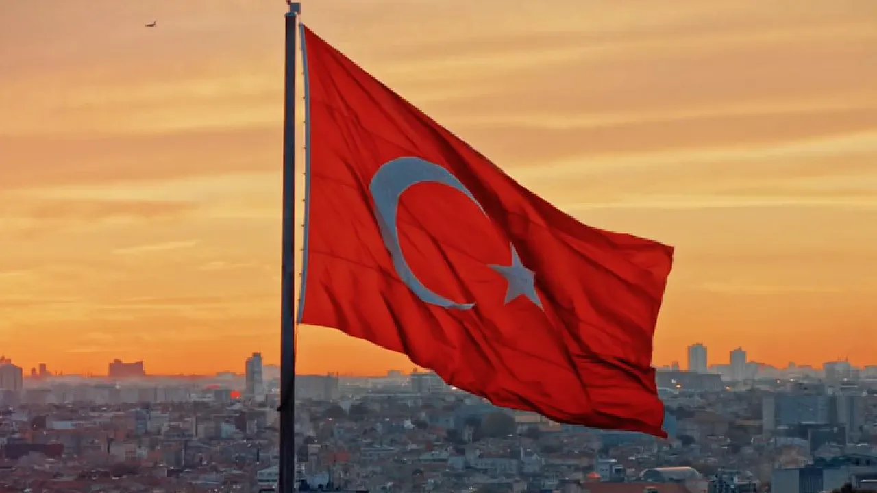 Bayrak Saldırısında Onlarca Kişi Hakkında Yakalama Kararı!