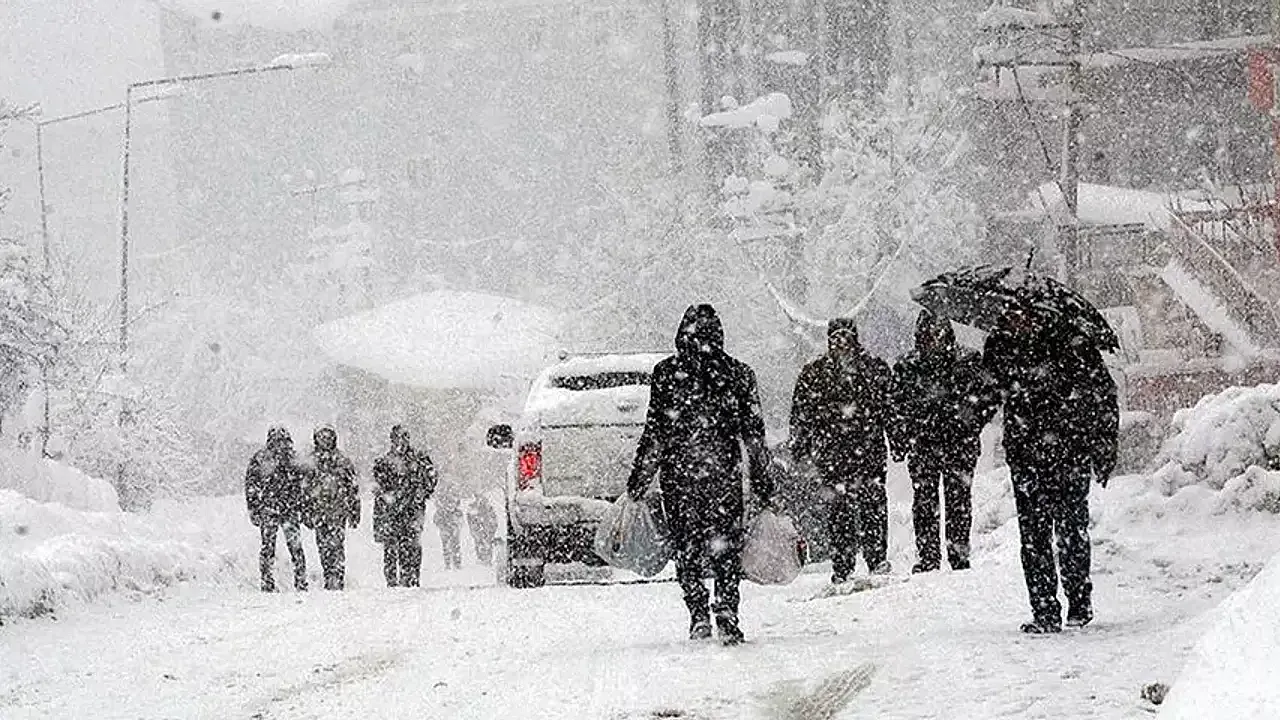 Yeni Soğuk Hava Dalgası Kapıda! Kar Yağışı Marmara ve Anadolu'ya Dönüyor