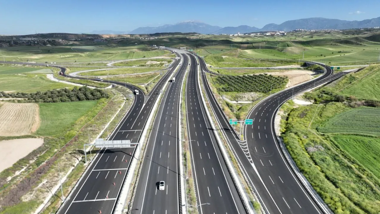 Türkiye'nin Bölünmüş Yol Ağı 30 Bin Kilometreye Dayandı!