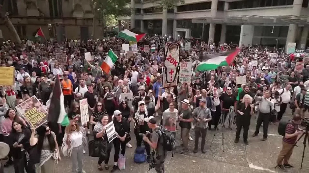 Avustralya'da Herzog Ziyaretine Binlerce Kişiden Protesto