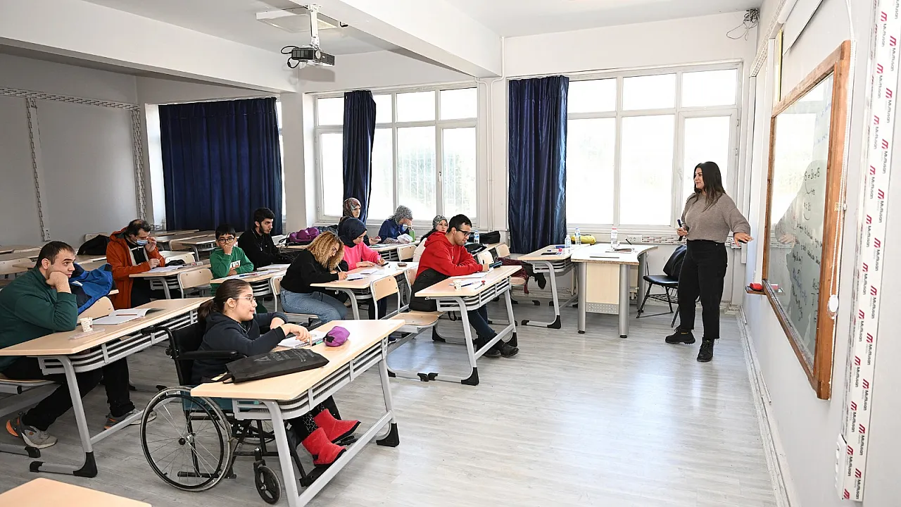 Malatya'da Engelli Bireylerin Sınav Mesaisi!