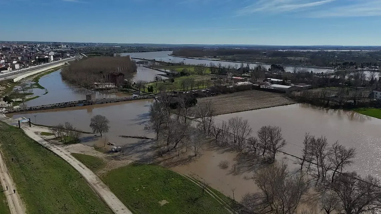 Edirne'de Felaket: Tunca ve Meriç Taştı, Şehri Su Bastı