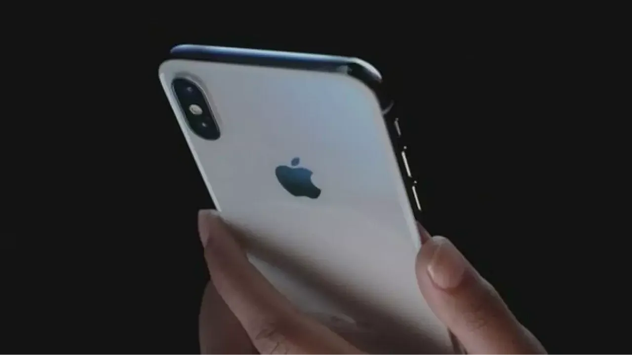 İphone Kullanıcılarının Düşük Güç Modunda Karşılaştığı Şaşırtıcı Saat Değişimi