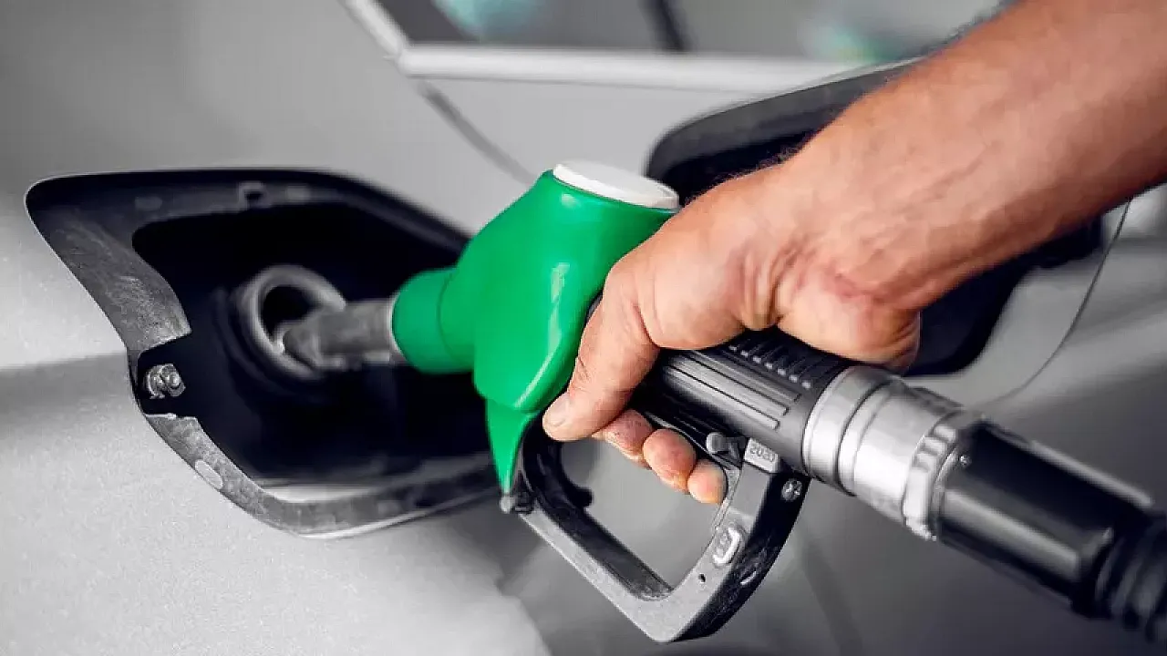 Akaryakıtta 'Eşel Mobil' Freni: Benzin ve Motorine Çifte Zam Geldi