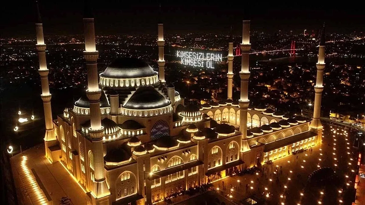 İslam Alemi Bin Aydan Daha Hayırlı Olan Kadir Gecesini Karşılamaya Hazırlanıyor