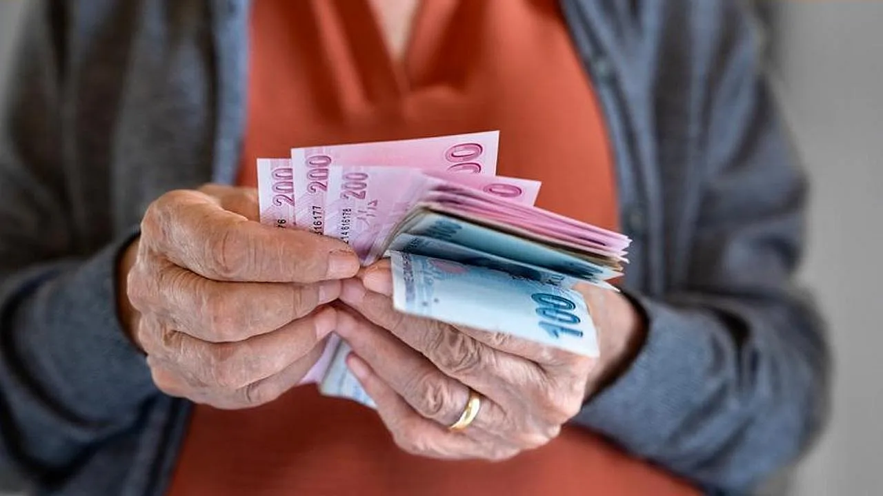 Milyonlarca Emeklinin Merakla Beklediği Ramazan Bayramı İkramiyeleri Hesaplara Yatırılmaya Başlandı