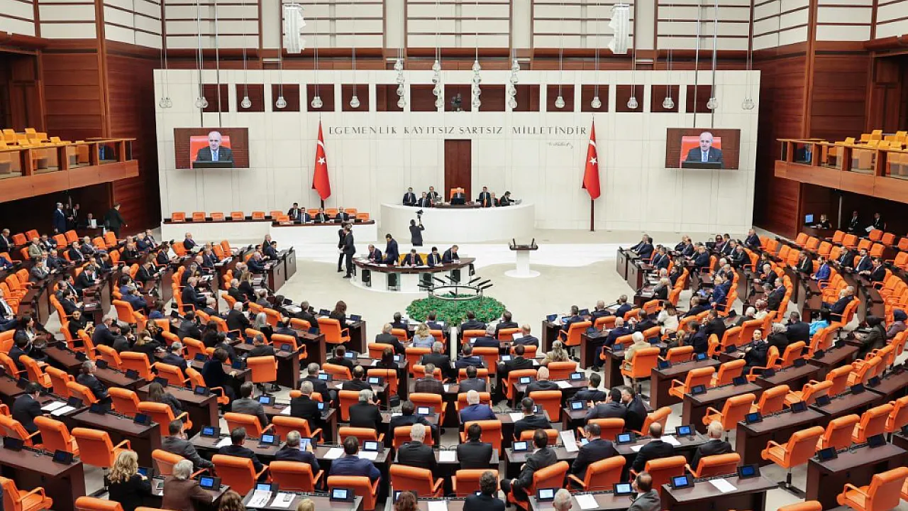 TBMM'de Bayram Mesaisi: Yeni Düzenlemeler Masaya Geliyor