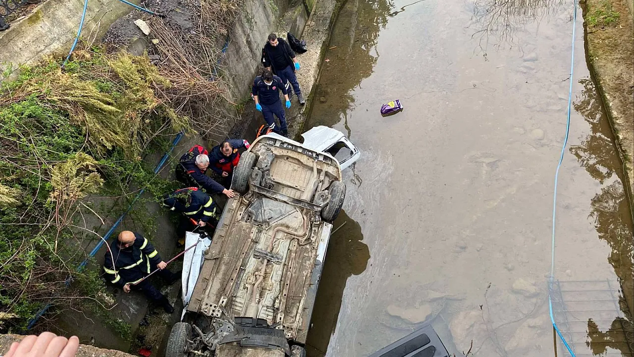 Giresun'da Kaza: Hafif Ticari Araç Dereye Uçtu, 3 Ölü 2 Yaralı