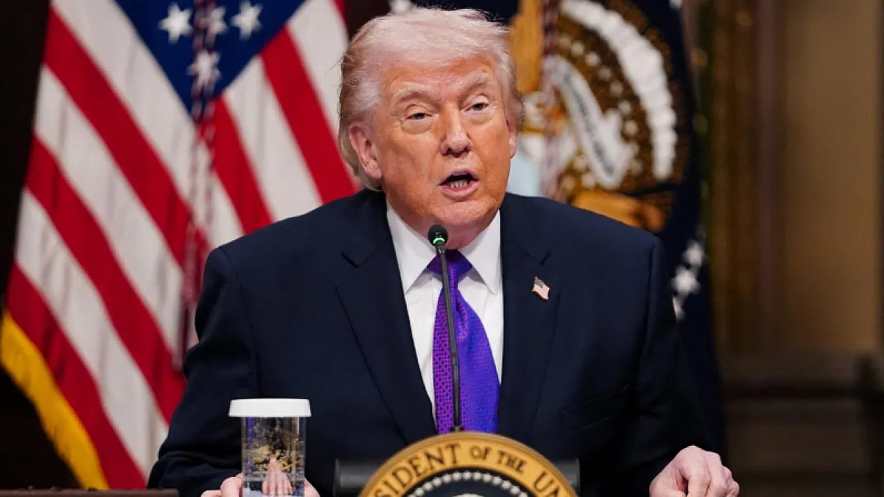 Trump'tan İran Açıklaması: Operasyonlar Ertelendi, Petrol Fiyatları Sert Düştü!