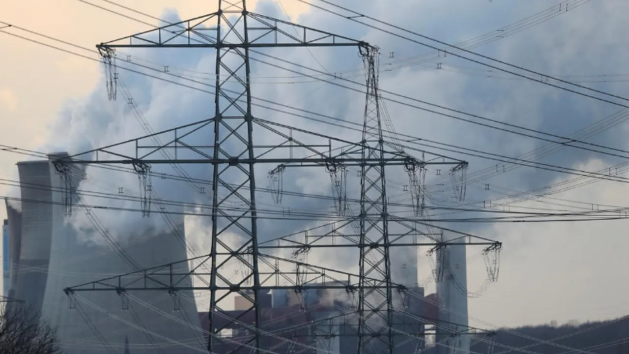 Enerji Piyasası Alarm Veriyor: Almanya'da Ucuz Elektrik Dönemi Sona mı Eriyor?