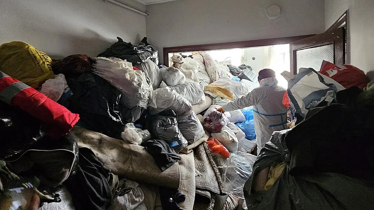 Kayıhan Mahallesi'nde Çöp Ev Alarmı: Ekipler Girdi, Manzara Şoke Etti!