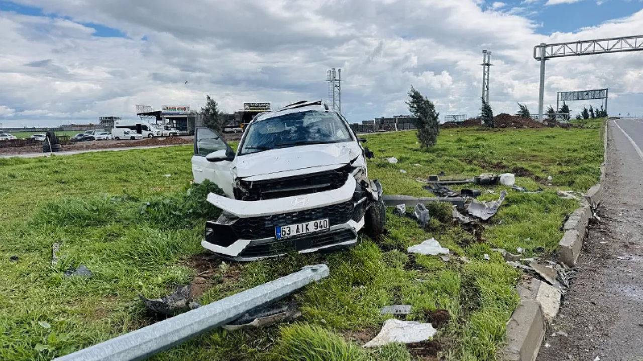 Diyarbakır'da Öğrenci Servisi ile Otomobil Çarpıştı: 15 Yaralı!