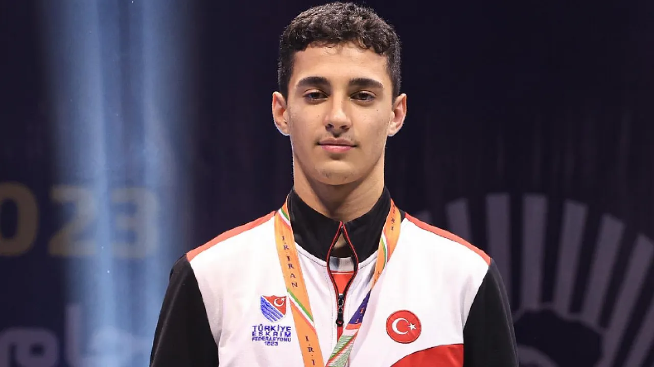 Türk Eskriminde 103 Yıllık Tarihi Rekor! Furkan Yaman Dünya Şampiyonu Oldu