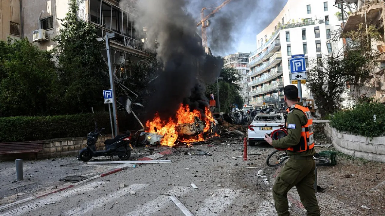 İran Füzeleri Tel Aviv'de Savunma Bakanlığı Yakınına Düştü!