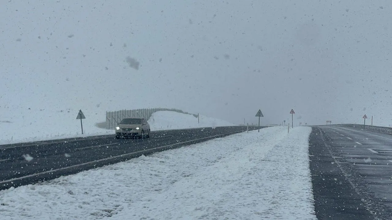 Ardahan'da Kar Temizliği Tamam: Karadeniz Bağlantı Yolu Yeniden Açıldı