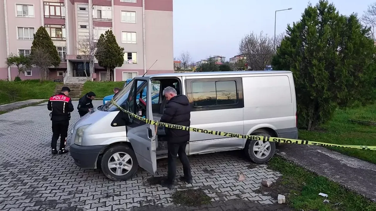 Direksiyon Başında İnfaz! Otoparktan Yükselen 6 El Silah Sesi Mahalleyi Ayağa Kaldırdı