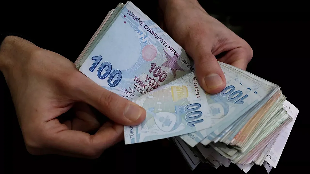 Ev hanımlarına emeklilik yolunu açan yeni SGK detayı dikkat çekti