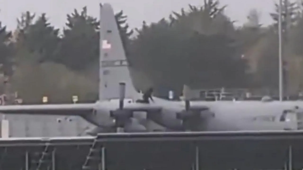 Shannon'da Şok Baskın: ABD Askeri Uçağına Baltayla Saldırdı
