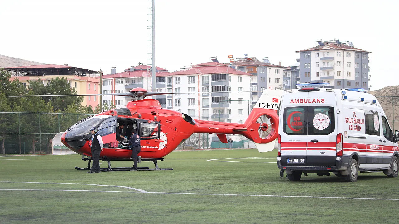 Malatya'da Zamana Karşı Yarış! Kalbi Duran Genç İçin Ambulans Helikopter Havalandı