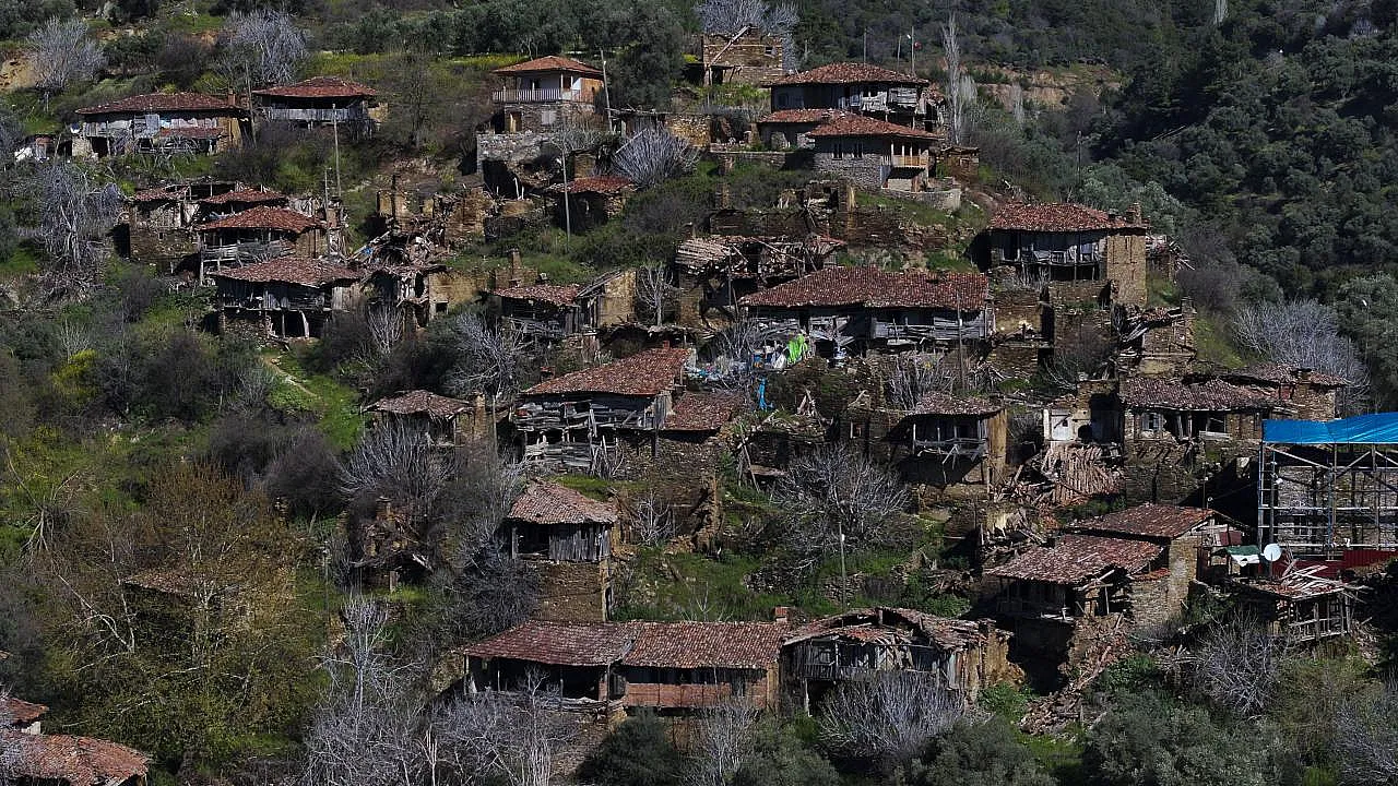 Lübbey'de Efsane Bitti, Turizm Başladı Hayalet Köy Kültürün Merkezi Oluyor!