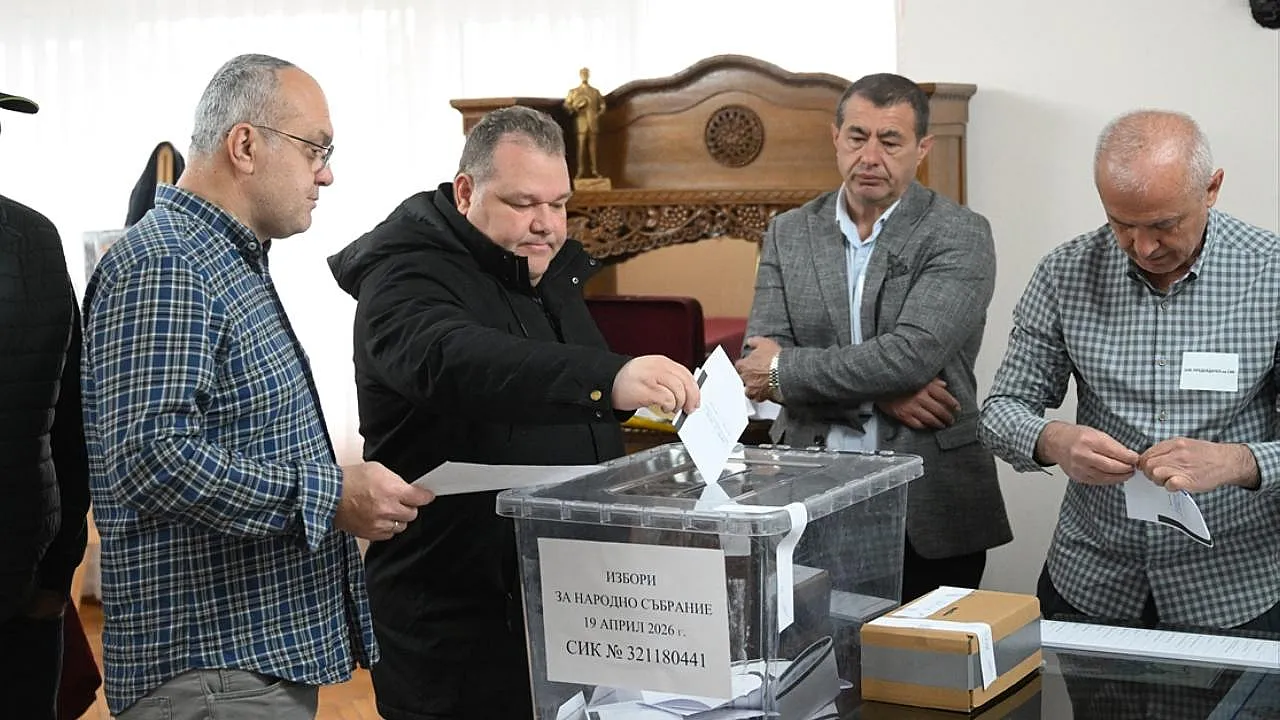 Bulgaristan'da Kritik Gün! 6,5 Milyon Seçmen İstikrar İçin Sandık Başında