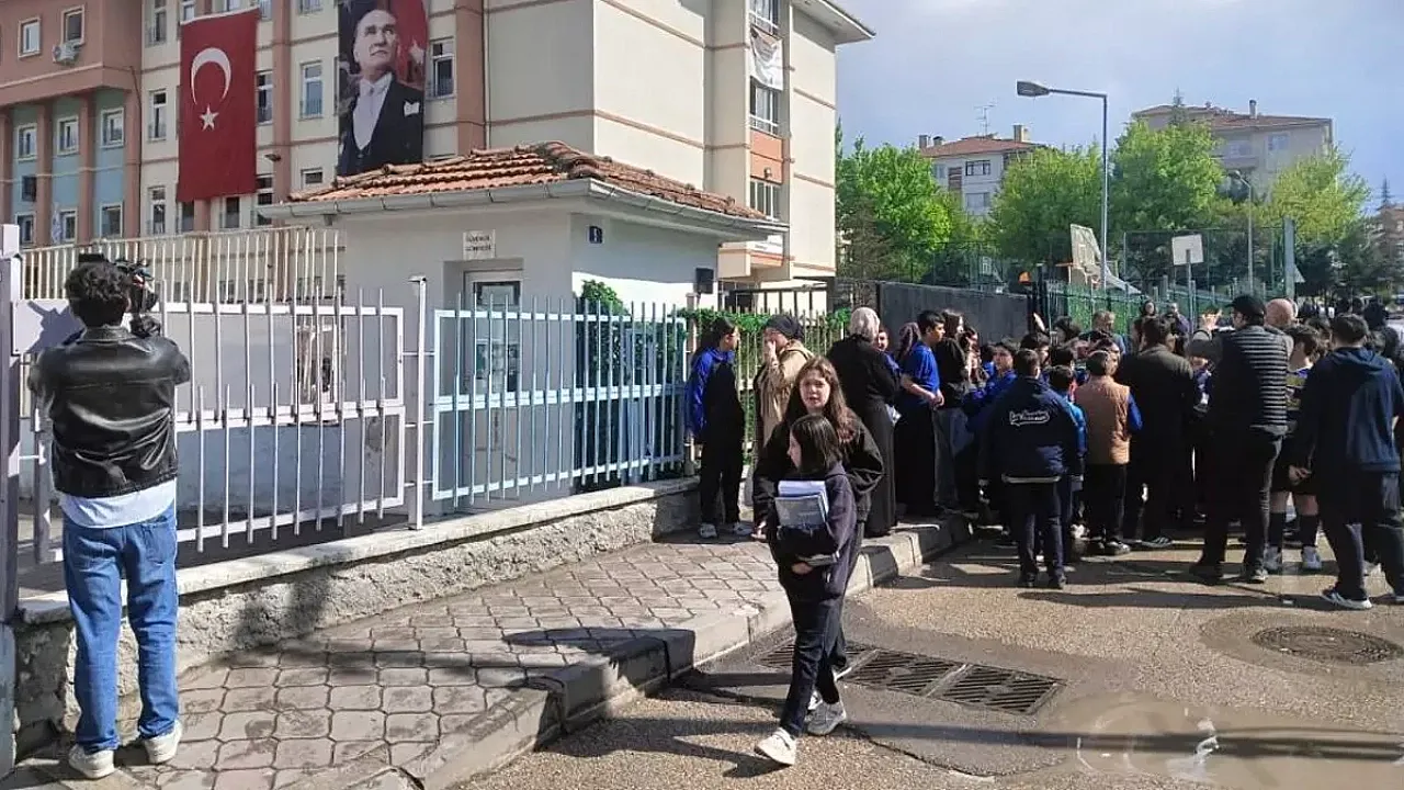 Ankara'da Akıl Almaz Olay! 5. Sınıf Öğrencisi Okula Silahla Girdi, Çantalar Yasaklandı!