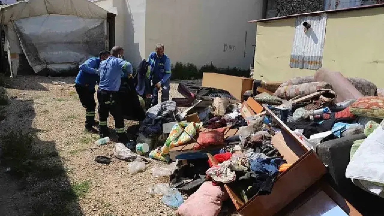 Mersin'de Esrarengiz Çöp Ev Sahipleri Öldü! İçinden Çıkanlar Ağızları Açık Bıraktı