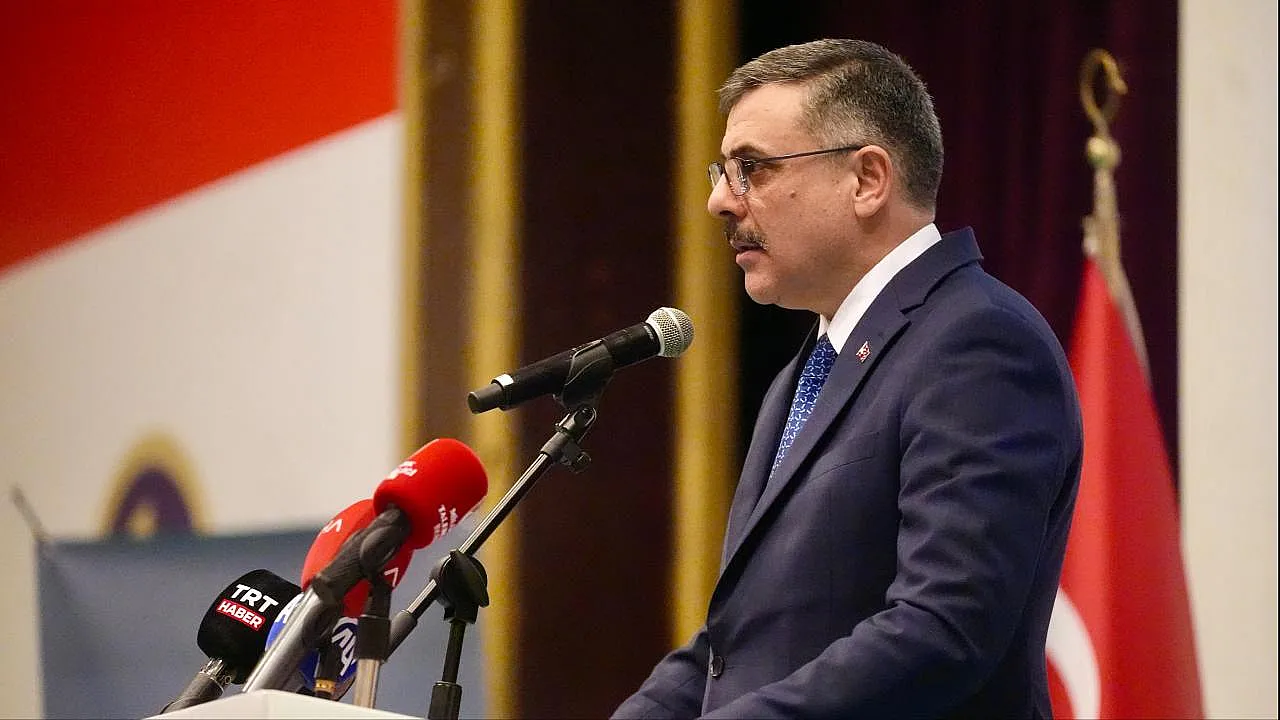 Bakan Çiftçi'den Gençlere Tarihi Çağrı! Sadece Kariyer Değil, Anlam Dünyası İnşa Edin