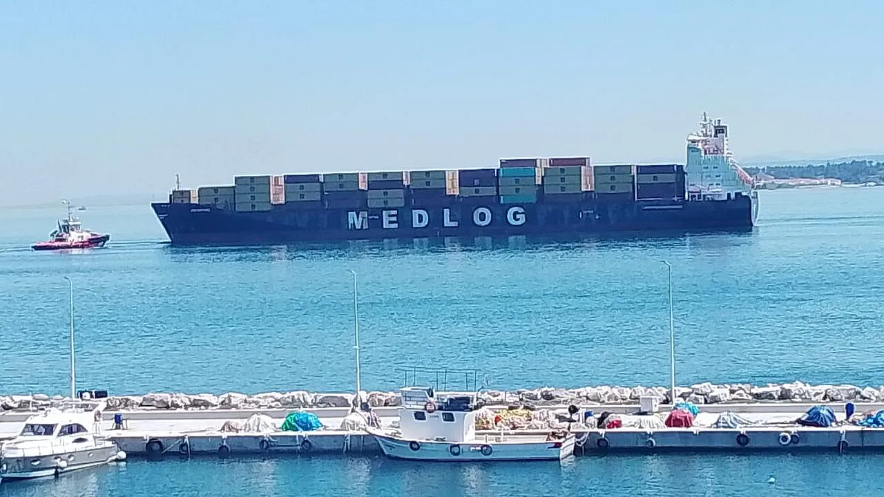 Çanakkale Boğazı'nda Dev Gemi Arızası! Boğaz Çift Yönlü Trafiğe Kapatıldı