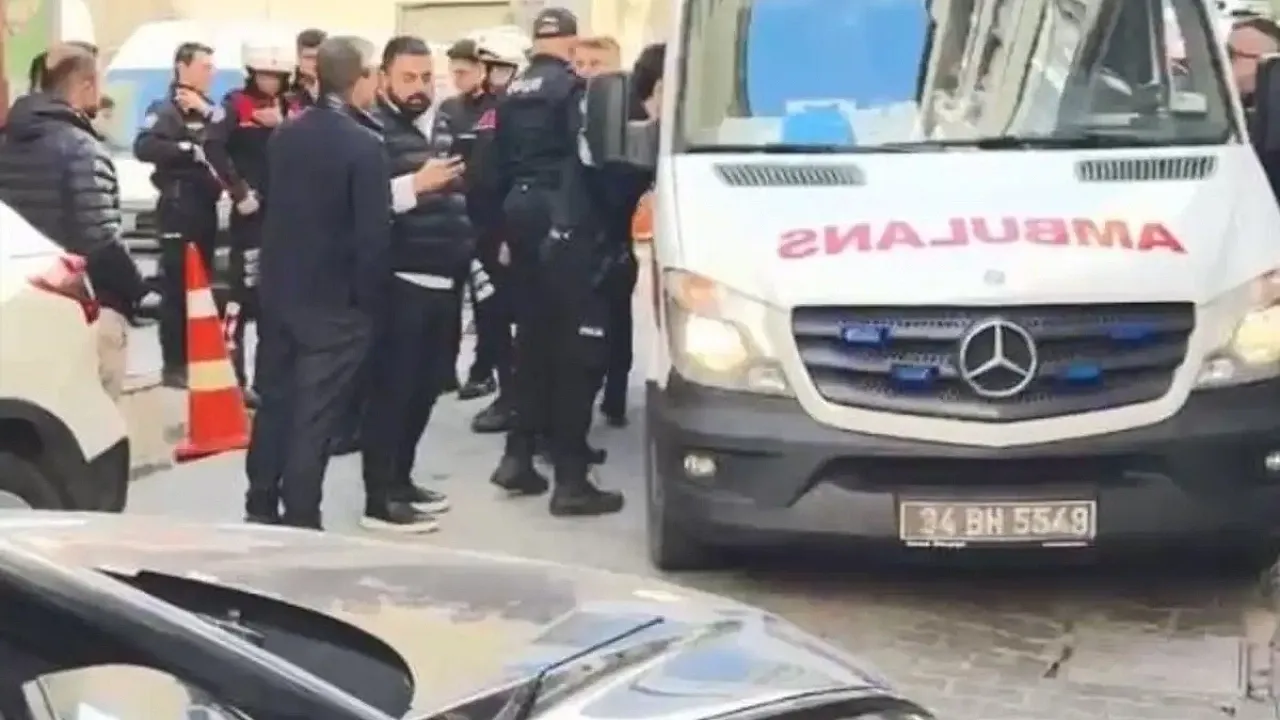 Okul Önünde Ortalık Karıştı! Kaçan Şüphelilere Açılan Ateş Esnafı Vurdu
