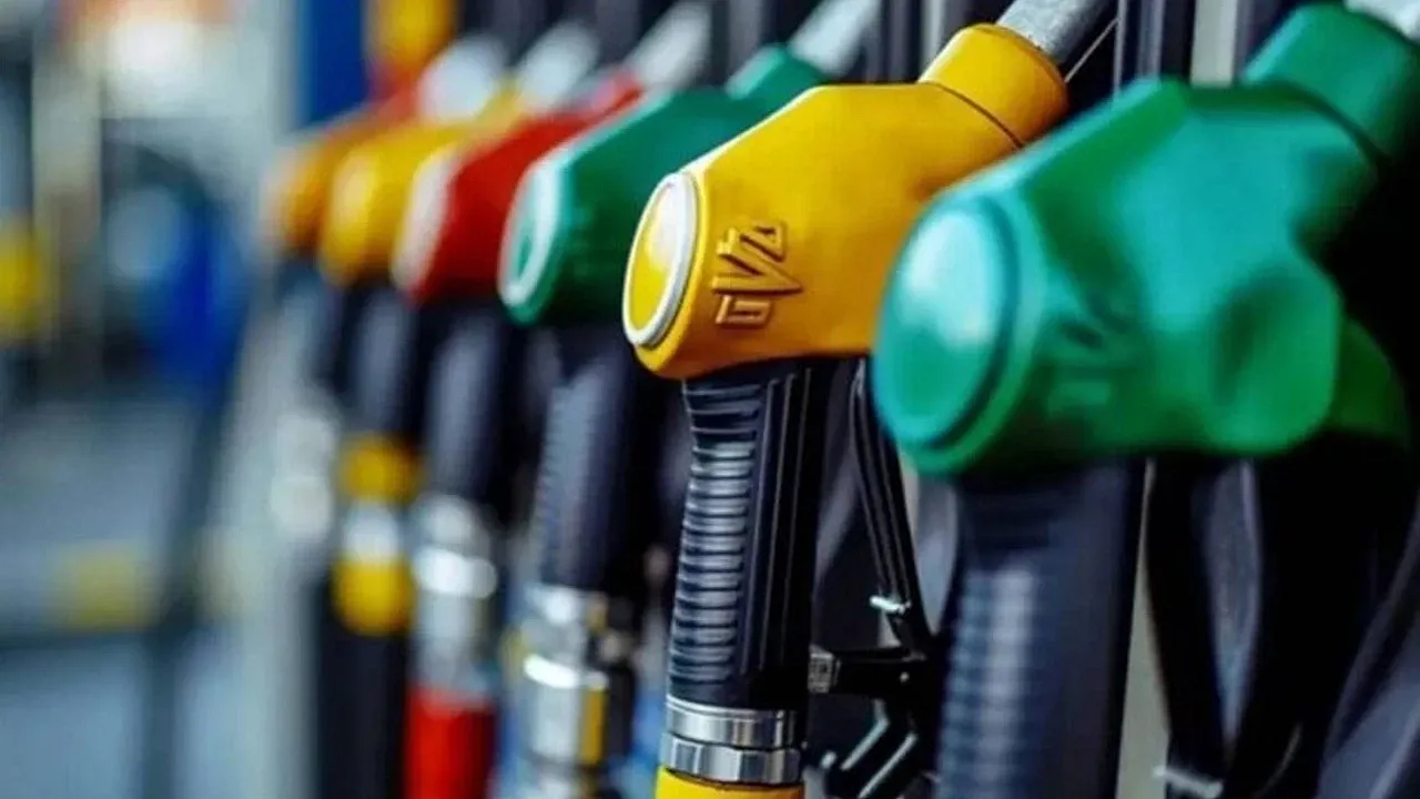 Akaryakıtta Gece Yarısı Şoku! Motorin 70 TL Sınırını Aştı: İşte 30 Nisan Güncel Fiyatlar