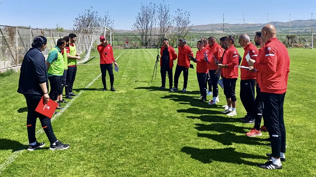 Malatya'nın Yeni Kaleci Antrenörleri Geliyor! Minderden Sonra Yeşil Sahada Şov